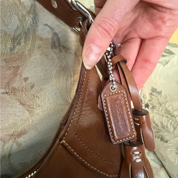 Coach. Elegant Brown Leather Shoulder Bag - Picture 4 of 15
